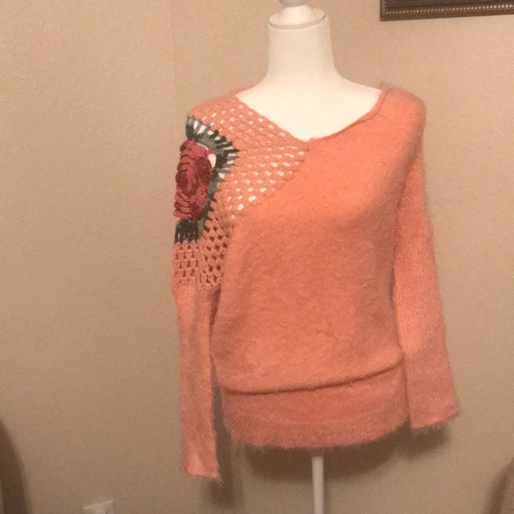 Never worn, knitted shoulder, cute soft sweater
